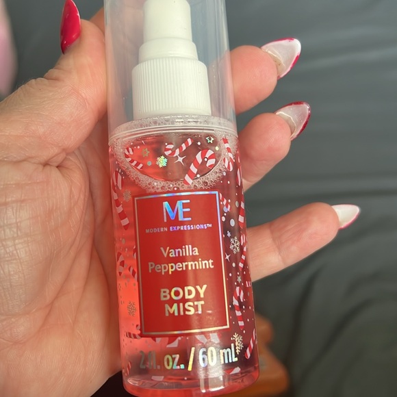 *DONATED ME Modern Expressions Vanilla Peppermint trio bath and body set - Picture 4 of 7